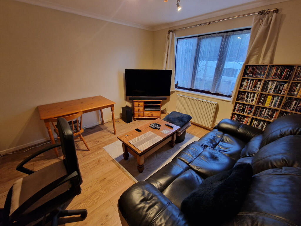 Apartment in Yeovil, Somerset - View 3