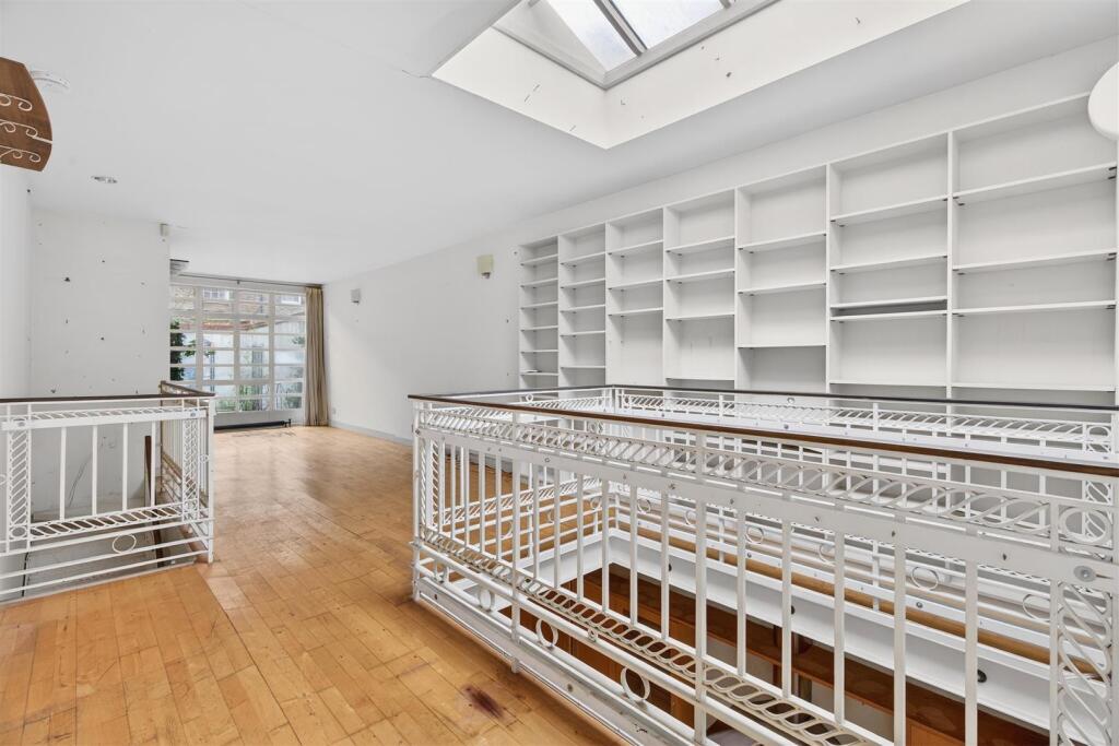 Main image of property: Danbury Street, Angel