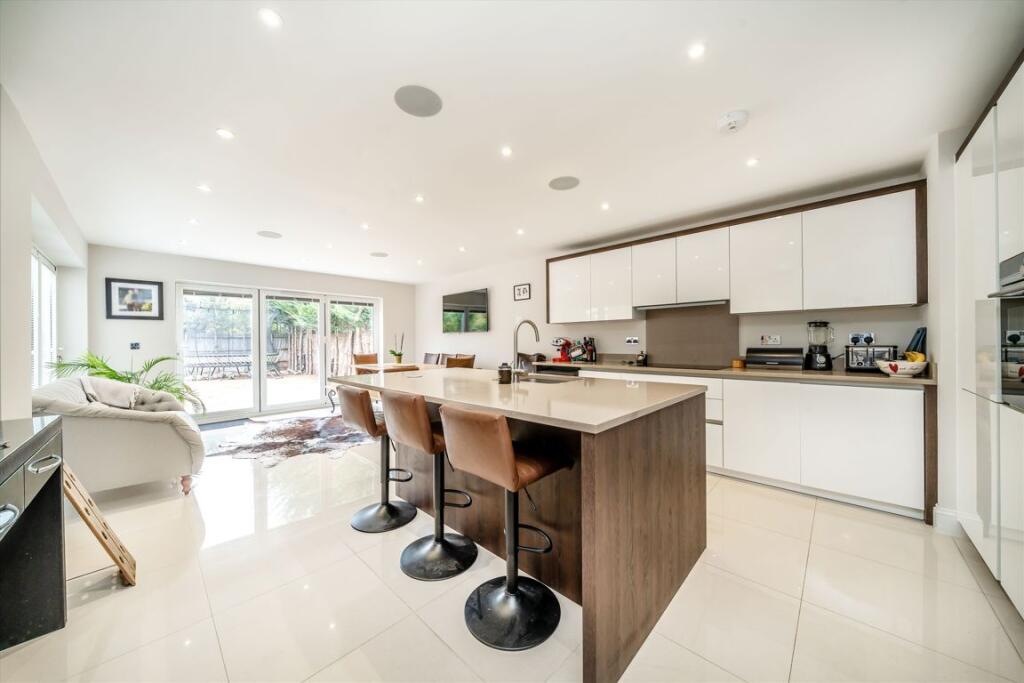 House in Elmbridge, Weybridge - View 4