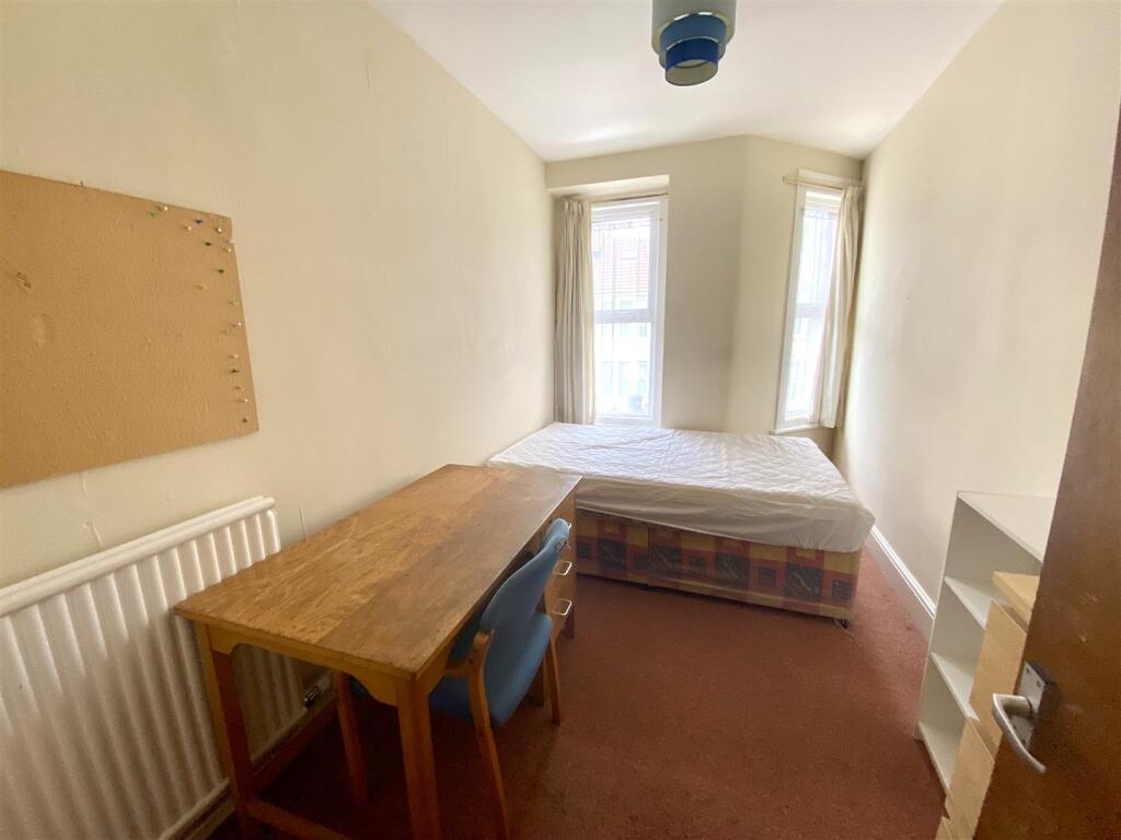 5 bedroom terraced house for rent