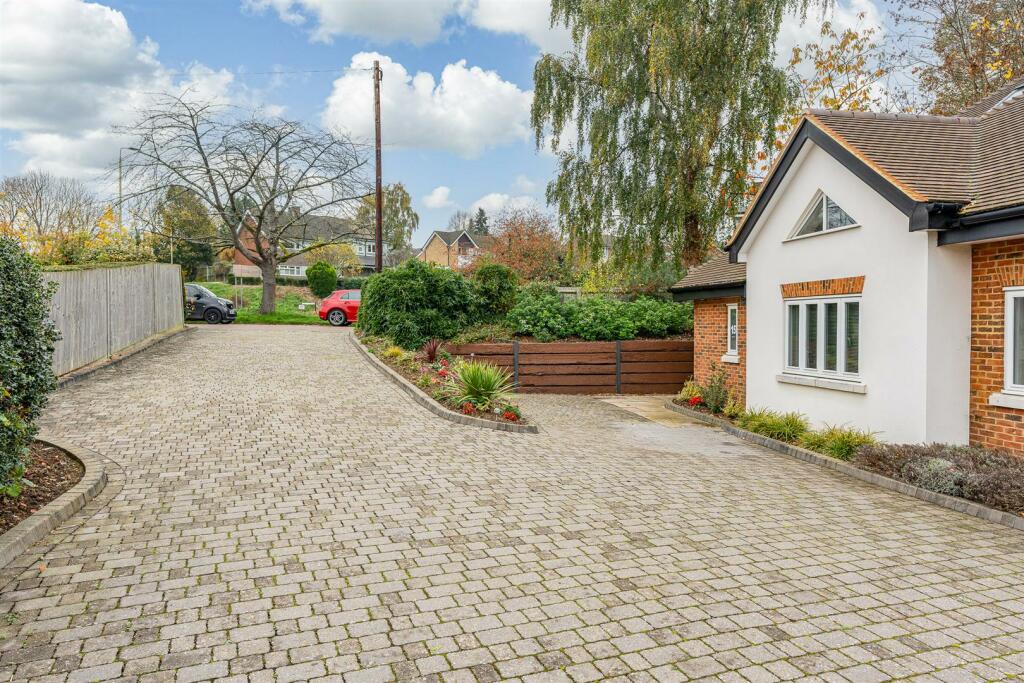 Additional image 18 of Church Street, Welwyn