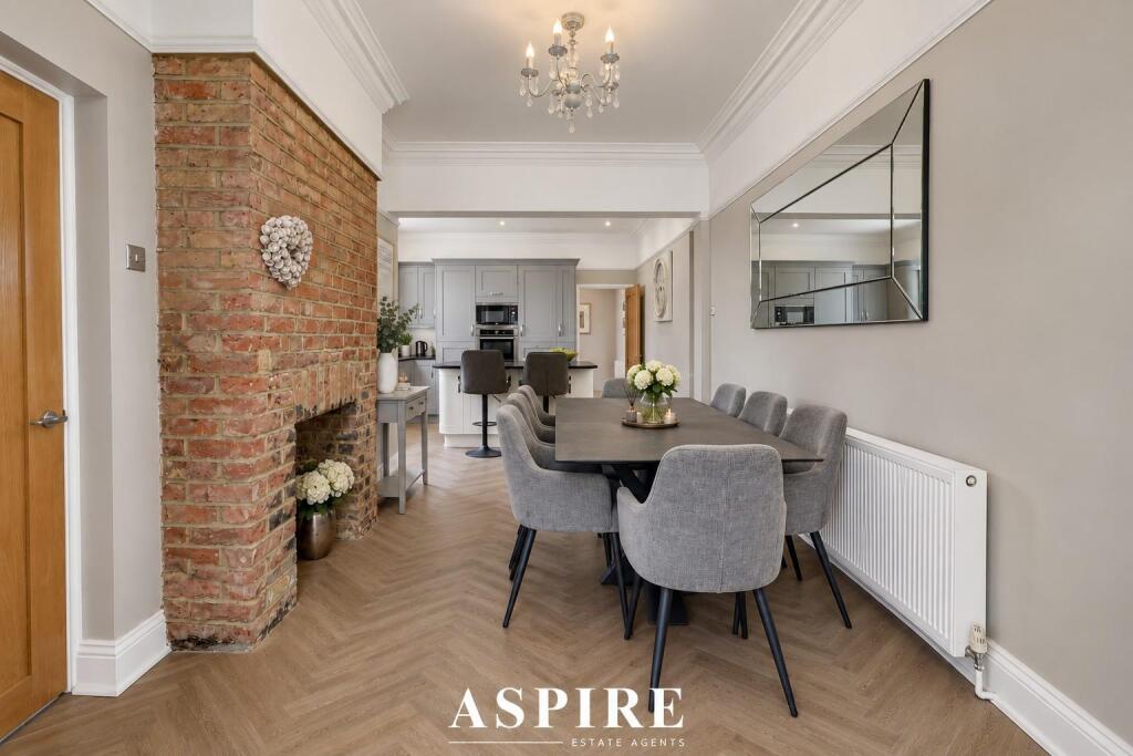 House in Southend-on-Sea - More