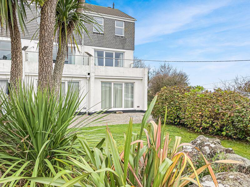 1-bed flat on St Ives, Cornwall , £250,000