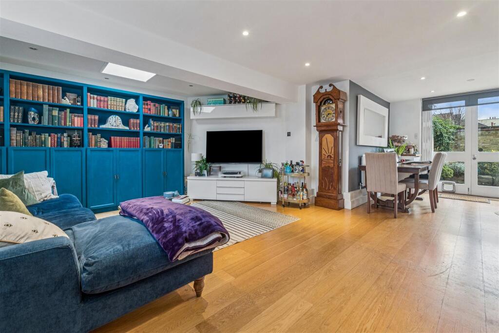 Main image of property: Graham Road, London, W4