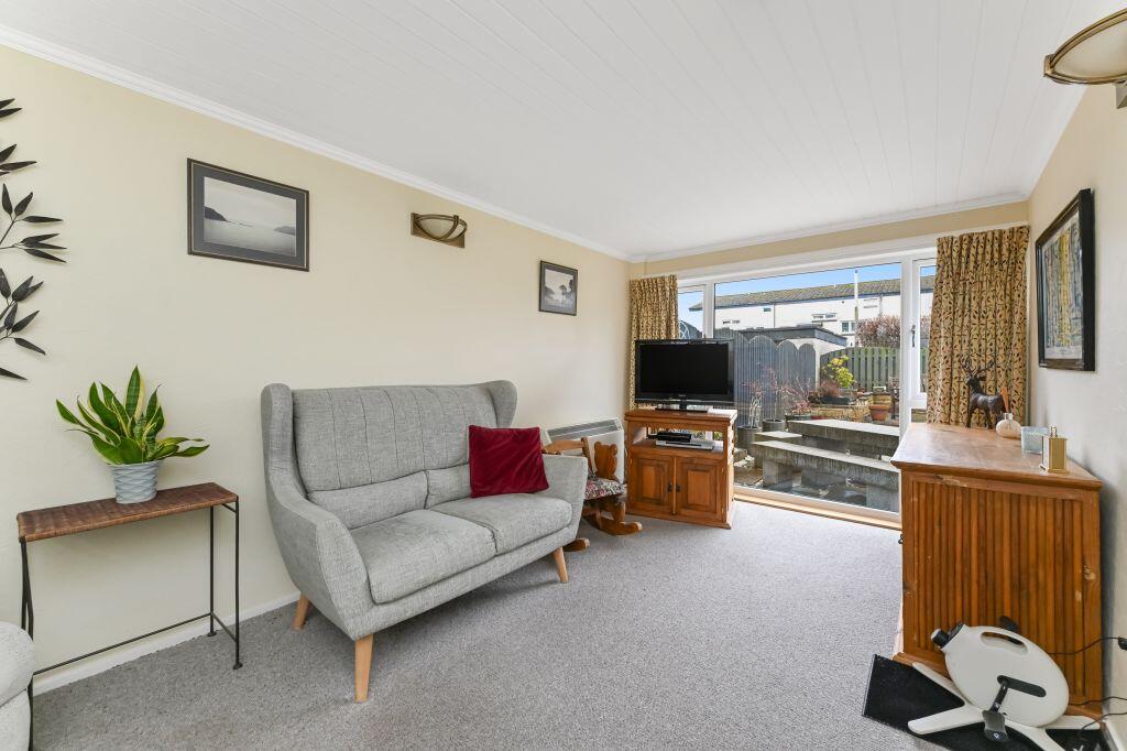 3 Blackthorn Court, Barnton, Edinburgh, EH4 8BL image 3