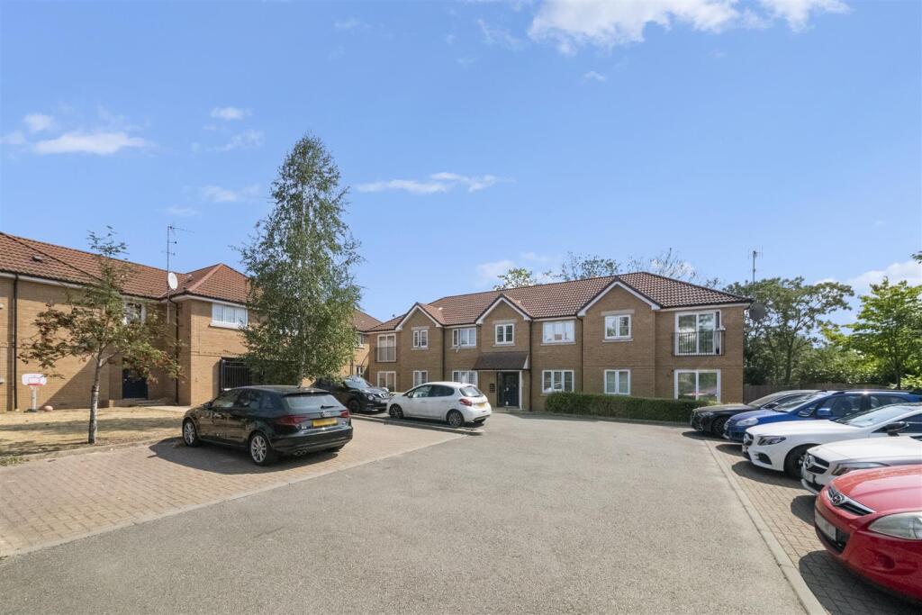 Apartment in Southall - View 4