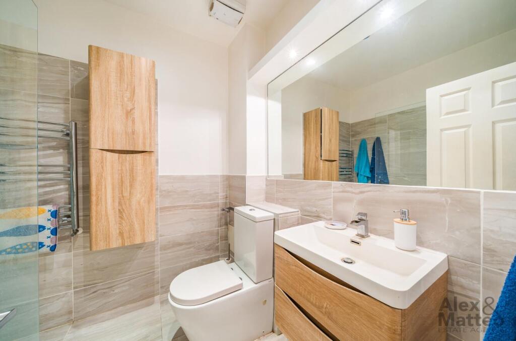 Apartment in London - View 5