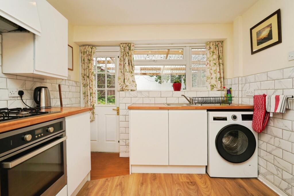 Castlefields Avenue, Charlton Kings, Cheltenham, Gloucestershire, GL52 - View 6