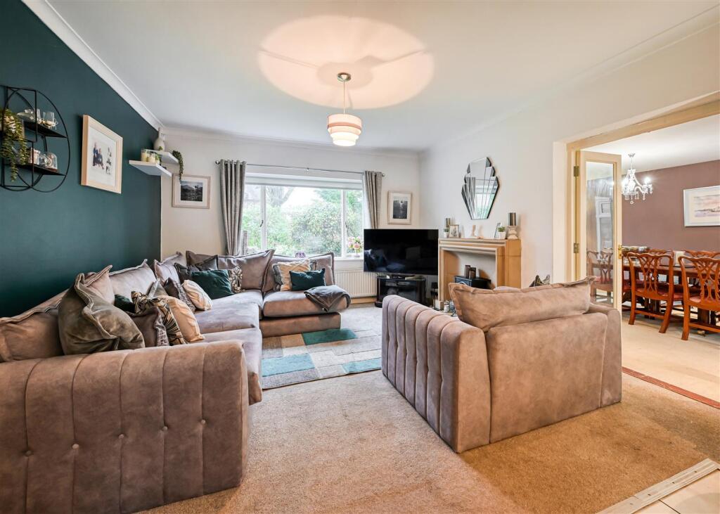 25 Clifton Road, Stockwell End, Tettenhall, WV6 9AN photo 2