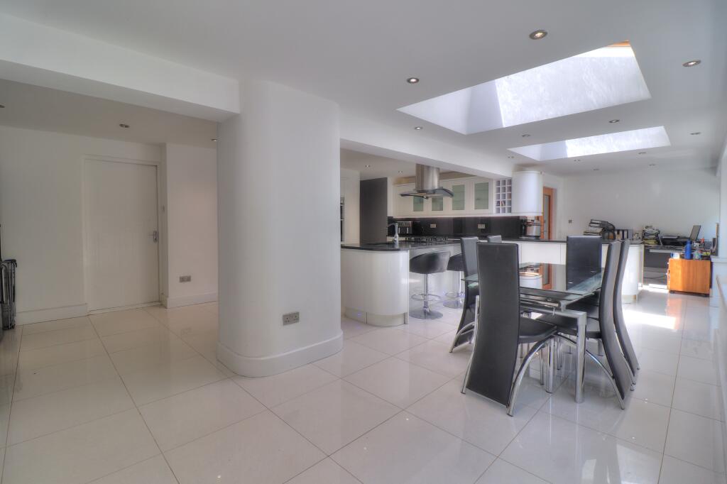Parkside Close, Leicester, LE4 photo 4