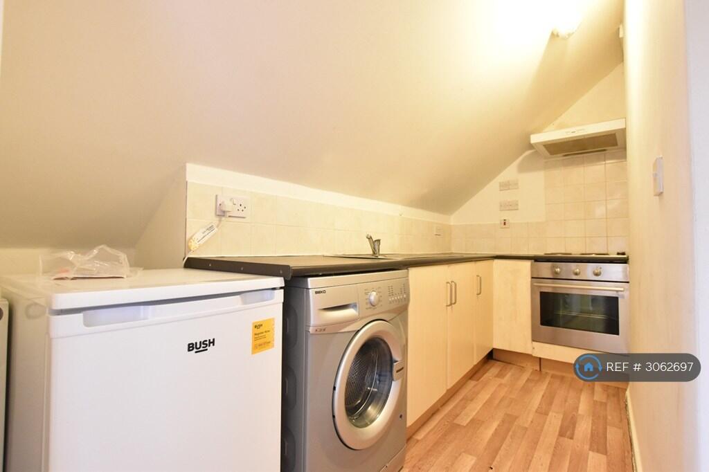 Apartment in Luton - View 3