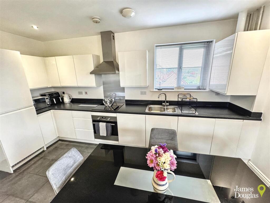 Apartment in Newport, Somerton, Liswerry - View 4