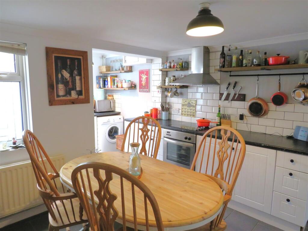 Phoenix Place, Devizes photo 2