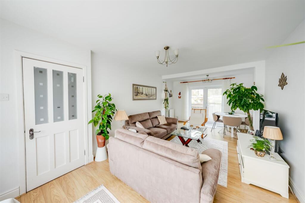 House in London, Wansunt, Crayford - View 3