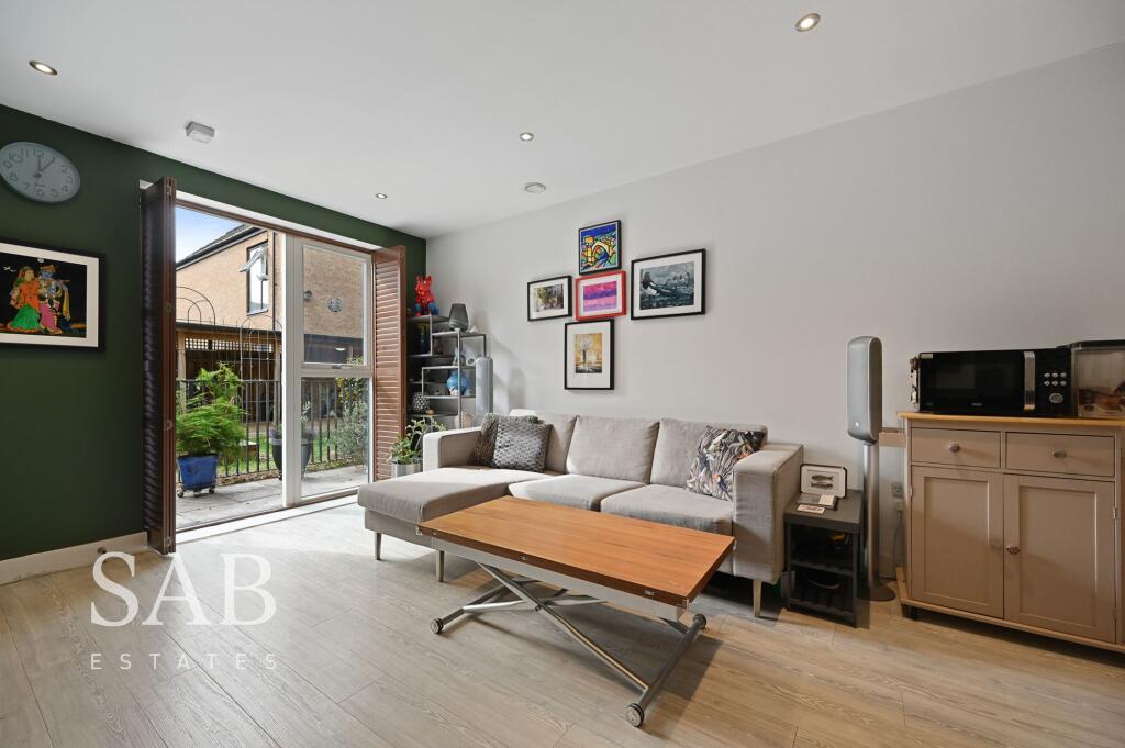 Apartment in Southall - More