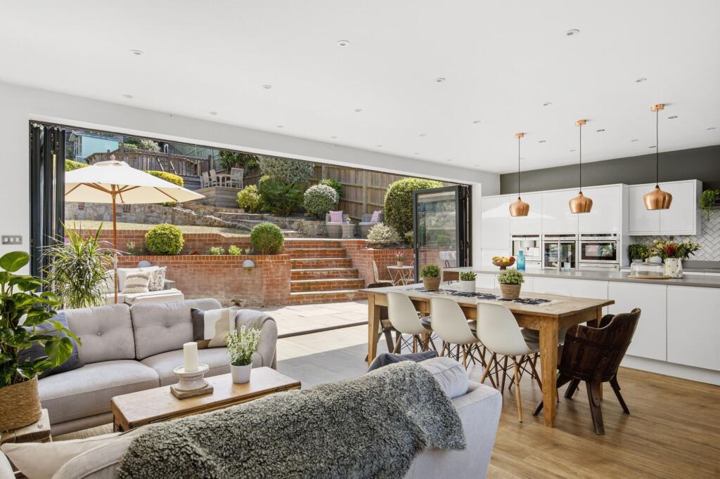 House in Tunbridge Wells, Kent - View 2