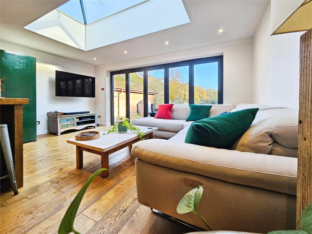 House in Hart, Winchfield - View 2