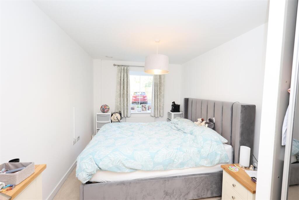 Apartment in Sevenoaks, Dunton Green - More
