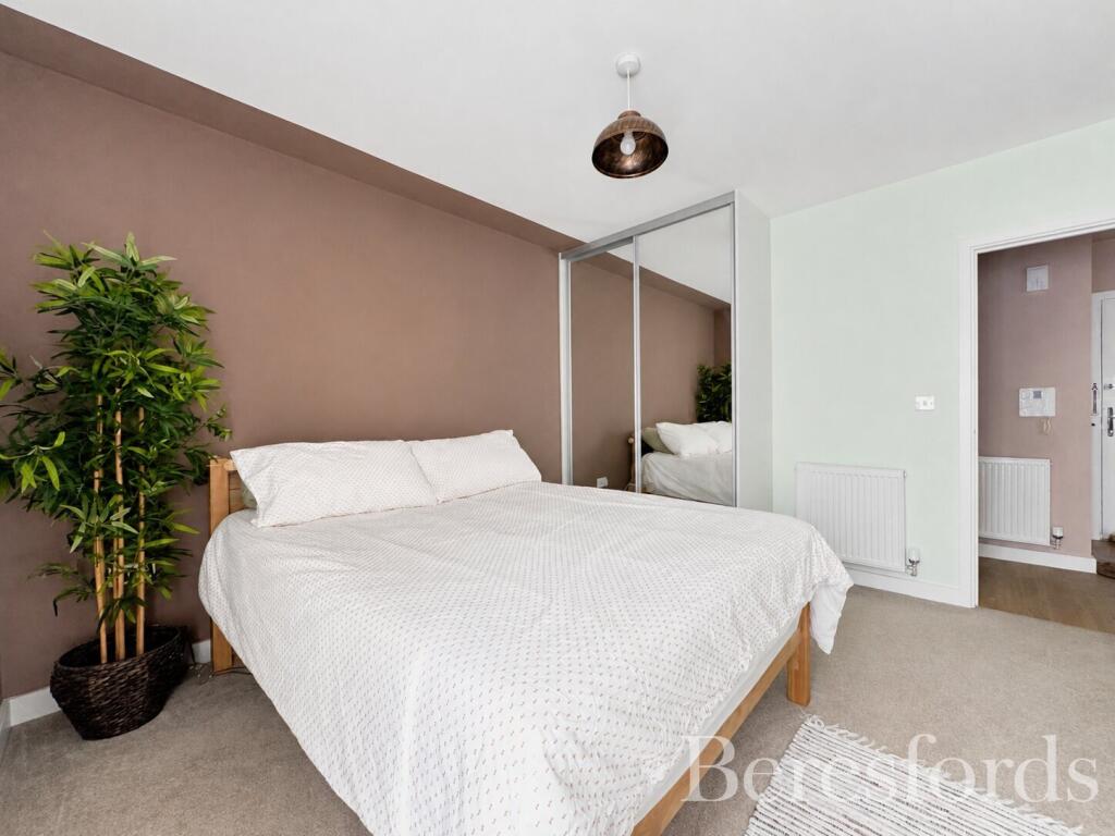 Apartment in Romford, Harold Wood - View 5