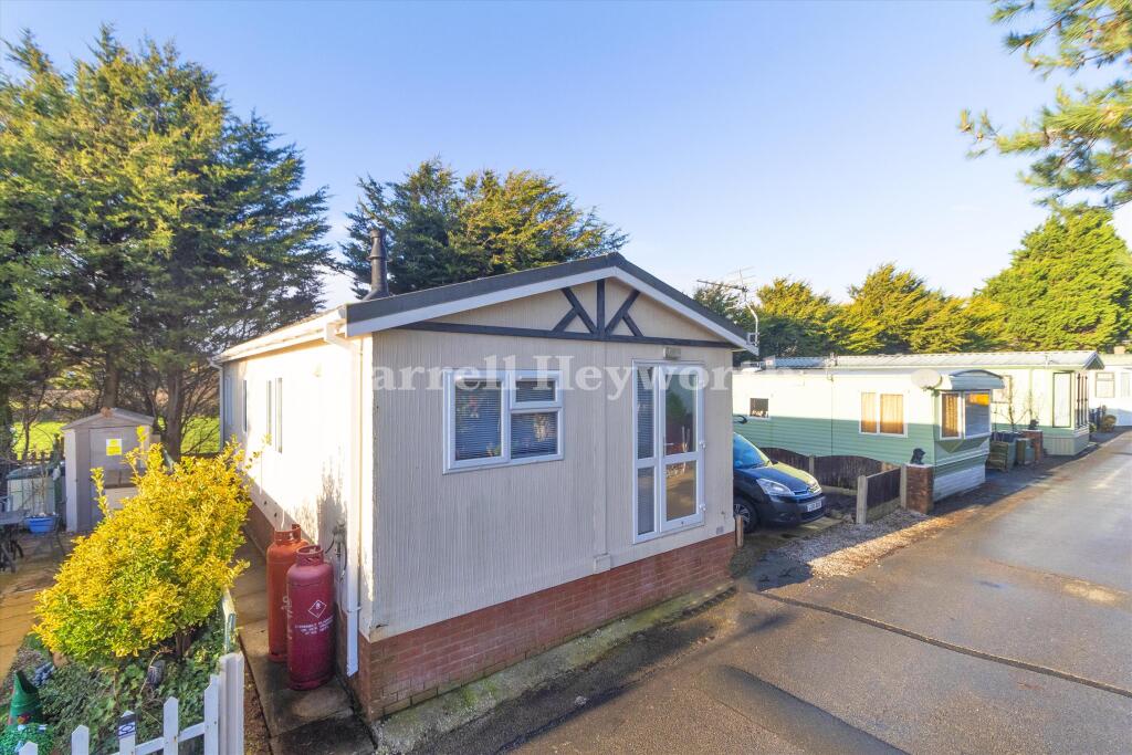 2-bed house on New Farm Oxcliffe Road, Heaton With Oxcliffe, Morecambe, £52,000
