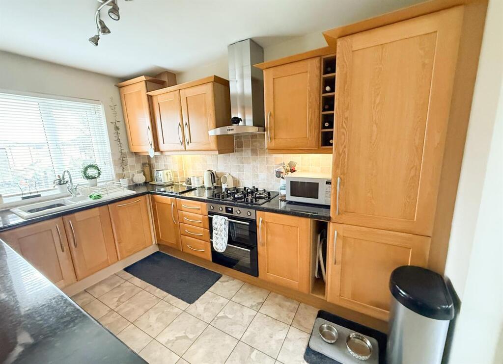 Burnside Crescent, Skipton photo 3