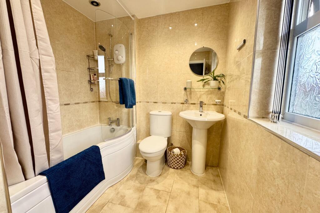 Foxglove Close, Wistaston, Crewe, Cheshire, CW2 photo 5