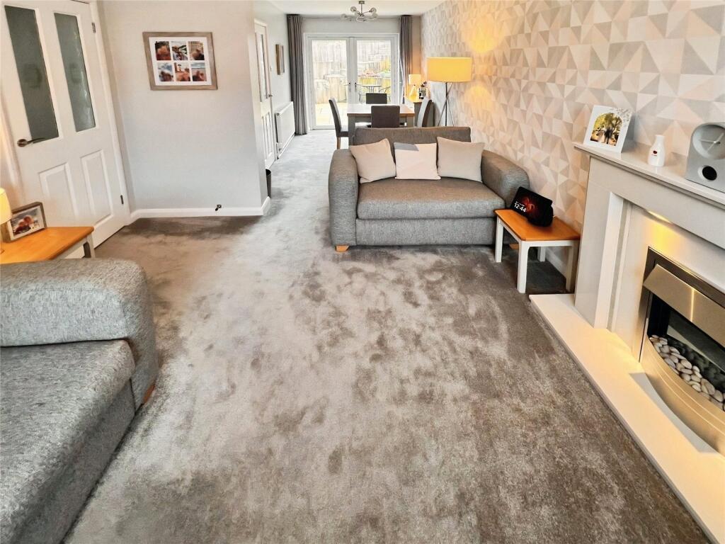 Brackenwood Road, Burton-on-Trent, Staffordshire, DE15 photo 3