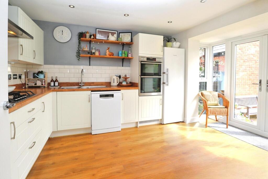 House in Brackley, Radstone Fields - View 2