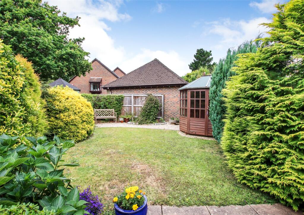 Woodley Gardens, Lymington, Hampshire, SO41 photo 2