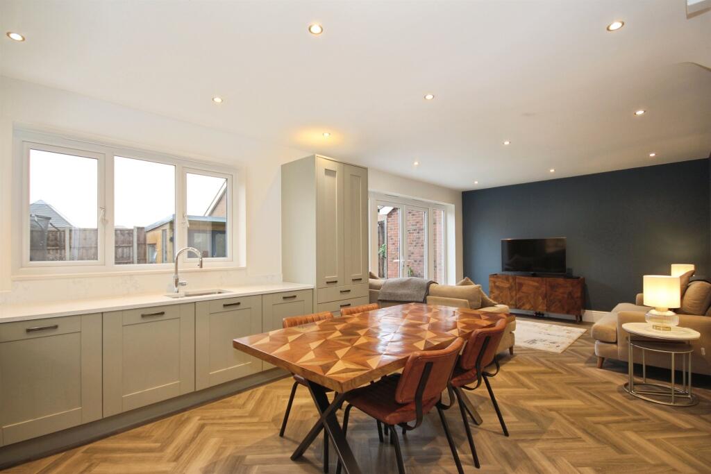 Oaktree Drive, Warwick photo 4