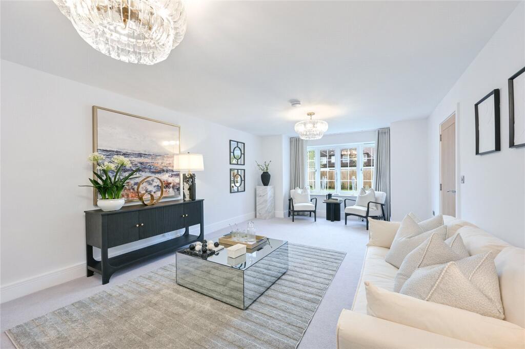 4-bed house on Shelvers Way, Tadworth, Surrey, KT20, £1