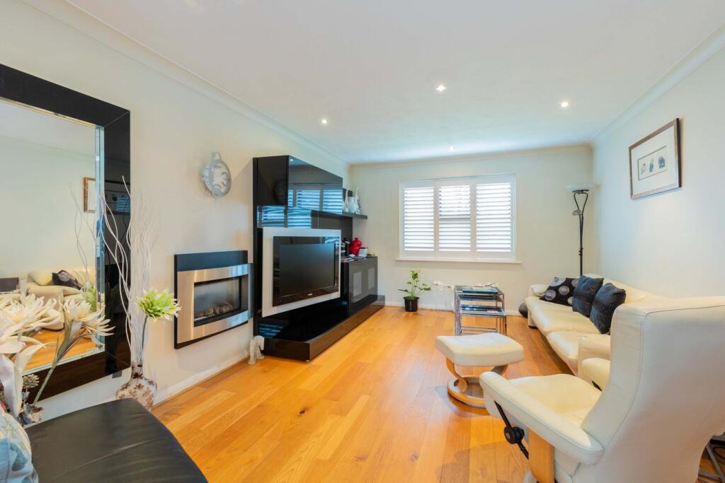 Palmerston Avenue, Langley, SL3 photo 4