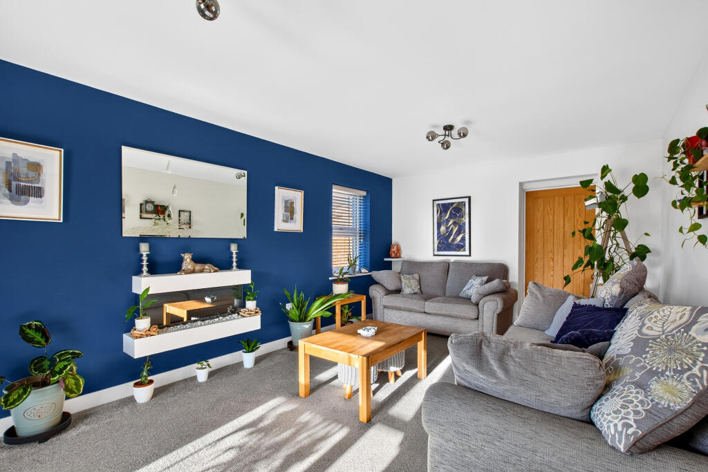 Holly Crescent, Louth, LN11 photo 2