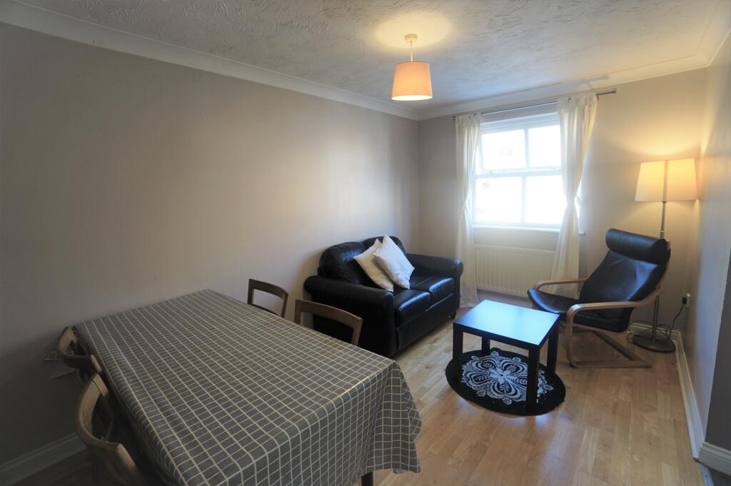 5 bedroom terraced house for rent