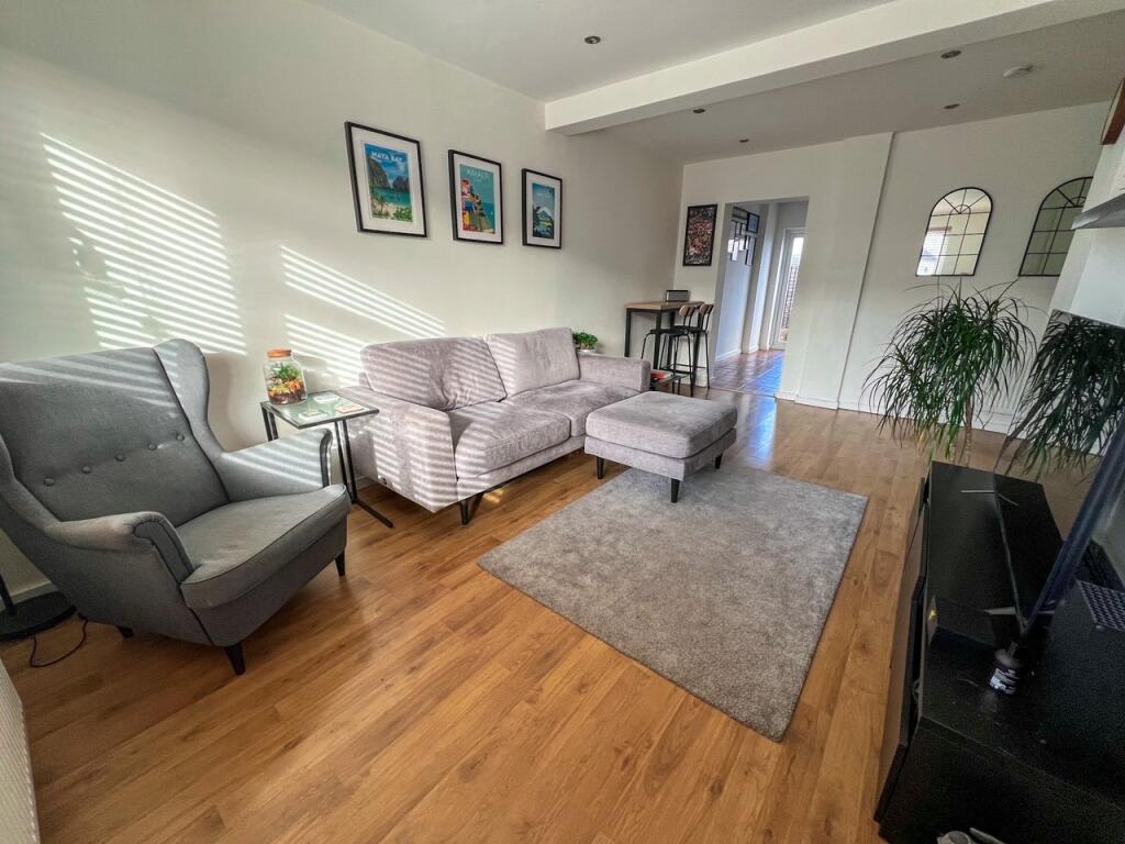 First Avenue, West Molesey, KT8 photo 2