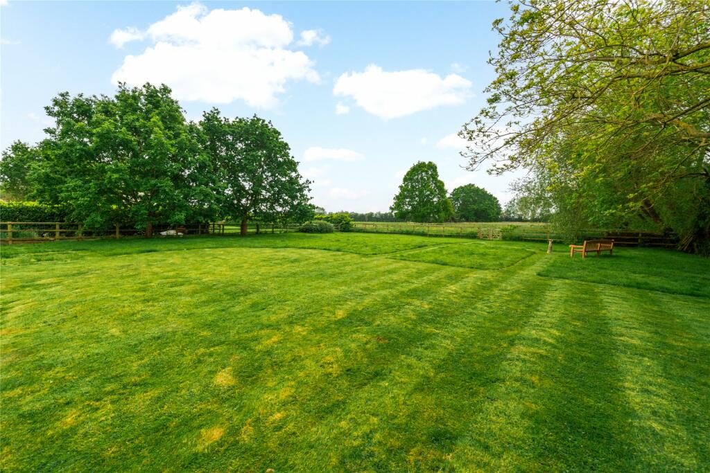House in South Oxfordshire, Towersey - View 2