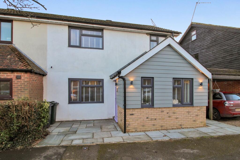 3-bed semi-detached on Hither Field, Charing, TN27, £325,000