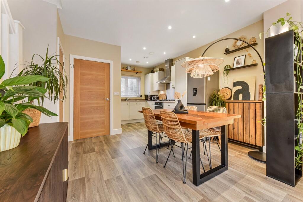 5, Maddoxwood, Chichester, West Sussex, PO19 photo 4