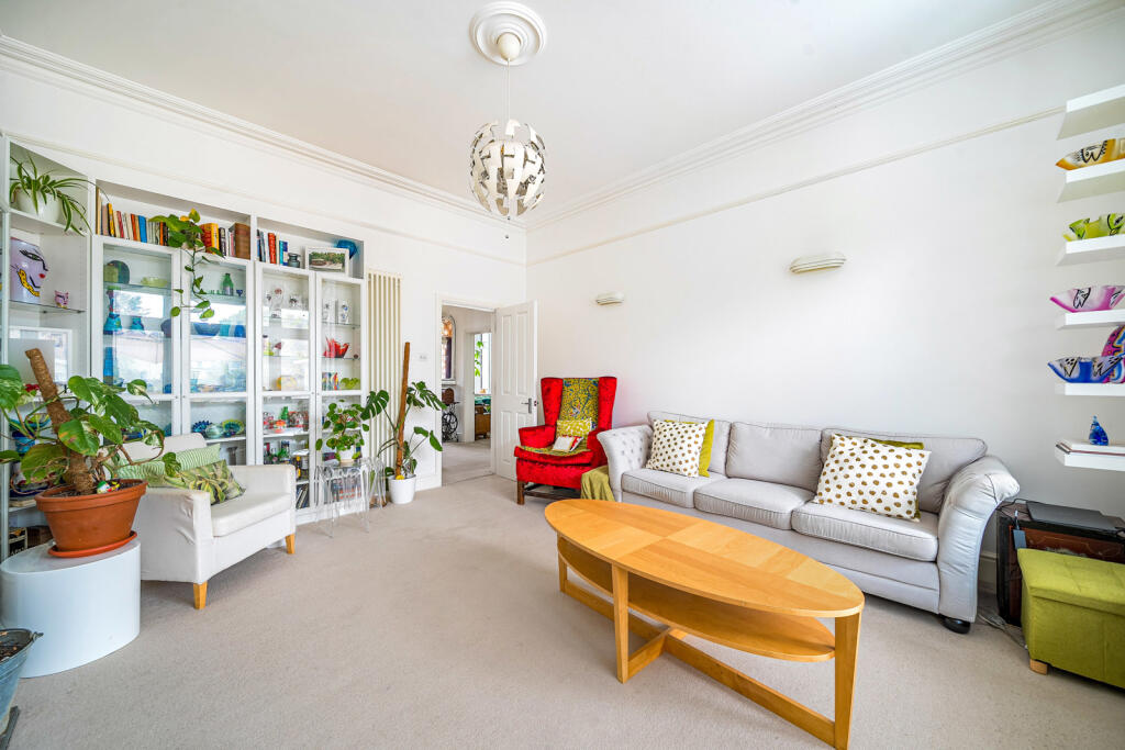 House in Shepperton, Surrey - View 4