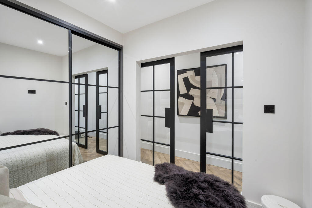 Apartment in Slough - View 5
