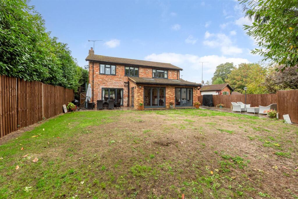 Shortheath Road, Farnham photo 3