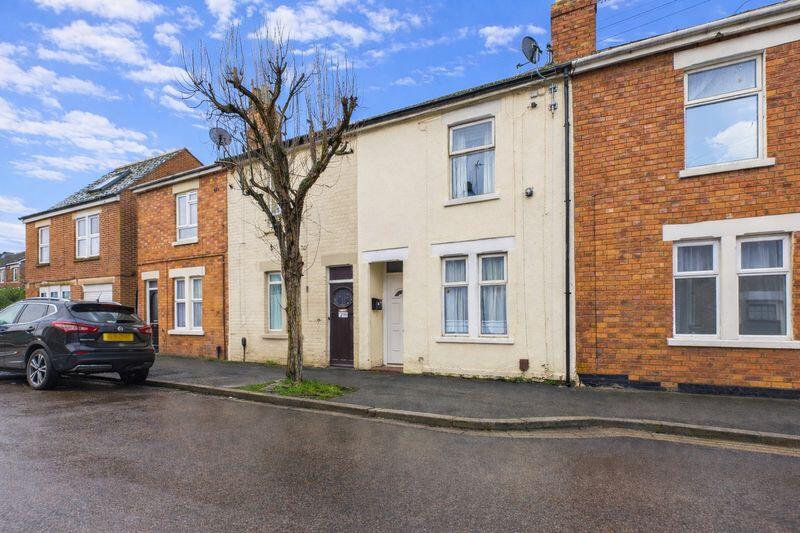 3-bed terraced on Robinhood Street, Gloucester, £190,000