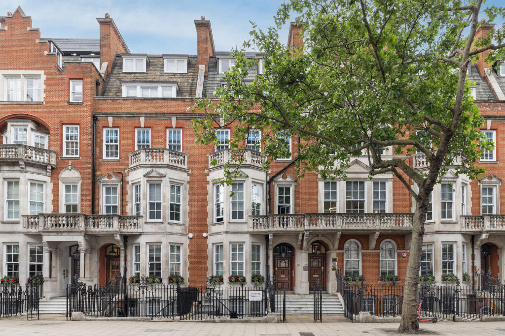 Main image of property: 154 Buckingham Palace Road, London, SW1W 9TR