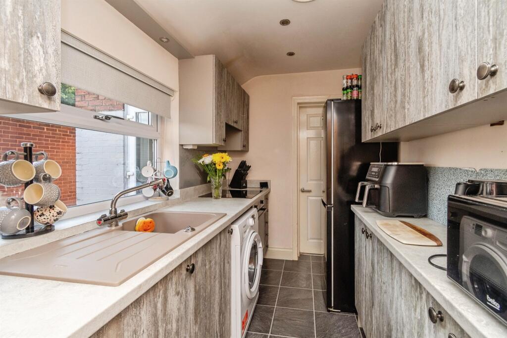 House in Walsall, West Midlands - View 3