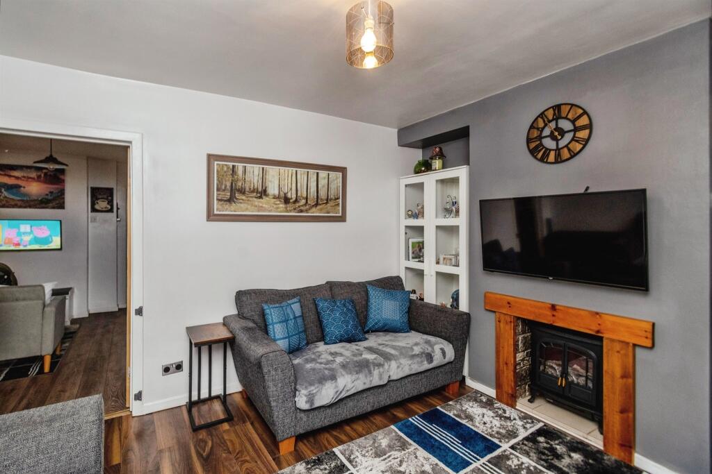 Laburnum Avenue, Cannock photo 3