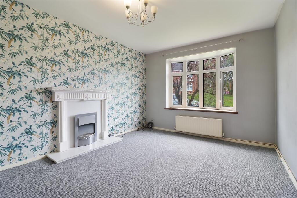 Holme Hall Crescent, Holme Hall photo 2