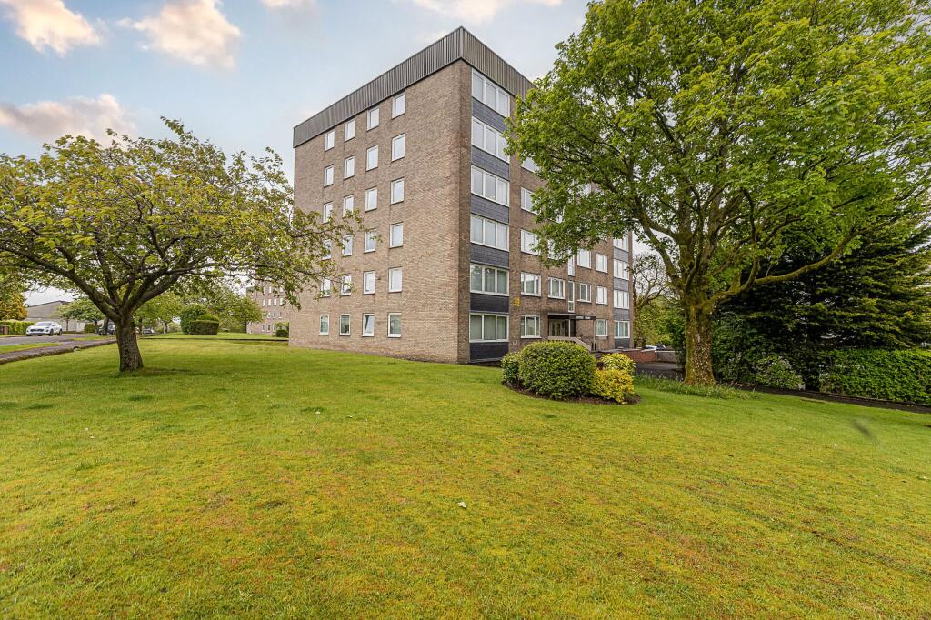 2-bed flat on Sutherland Avenue, Bearsden, £155,000