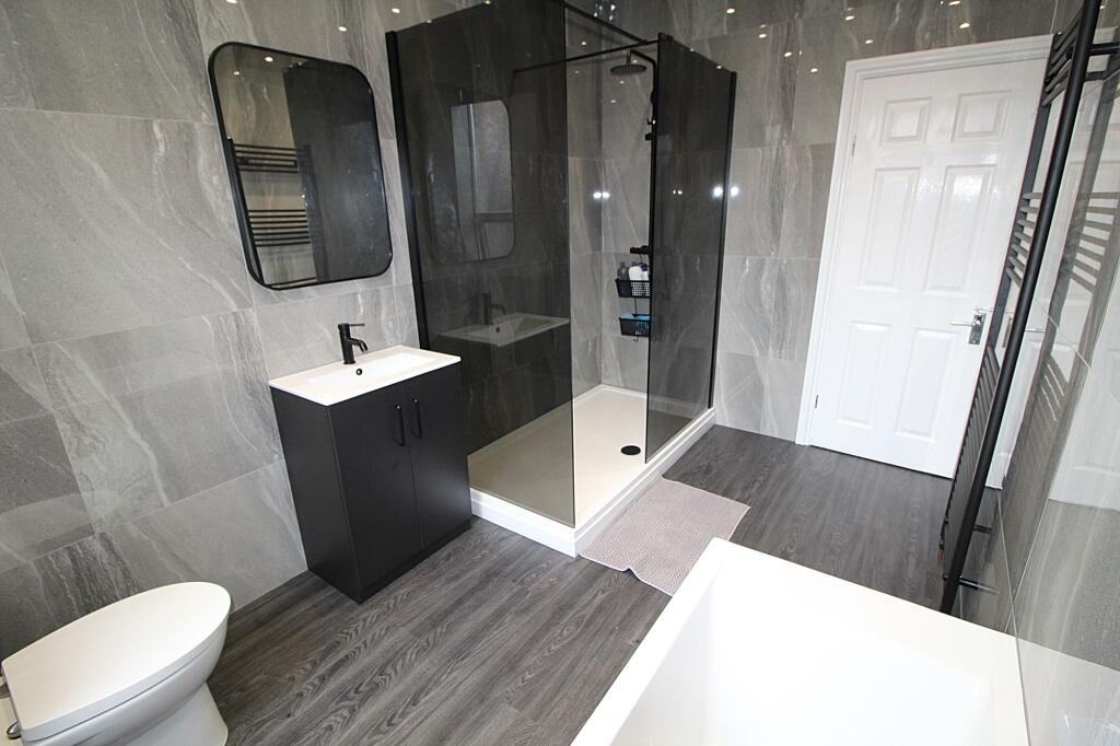 Apartment in Newcastle upon Tyne - View 3
