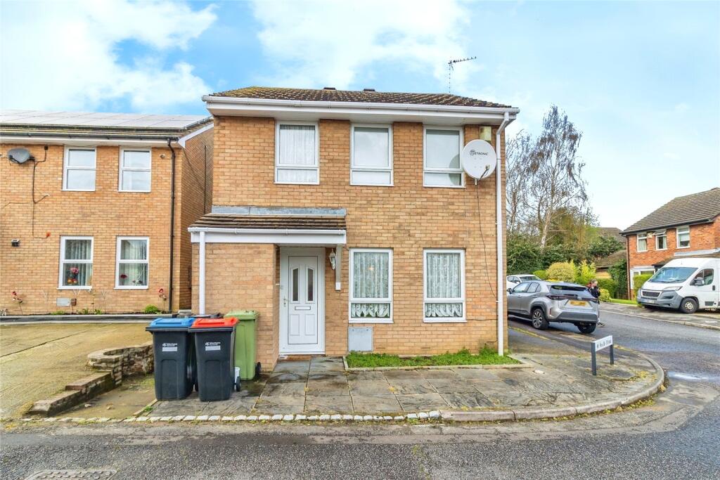 3-bed detached on Marjoram Place, Conniburrow, Milton Keynes, MK14, £325,000