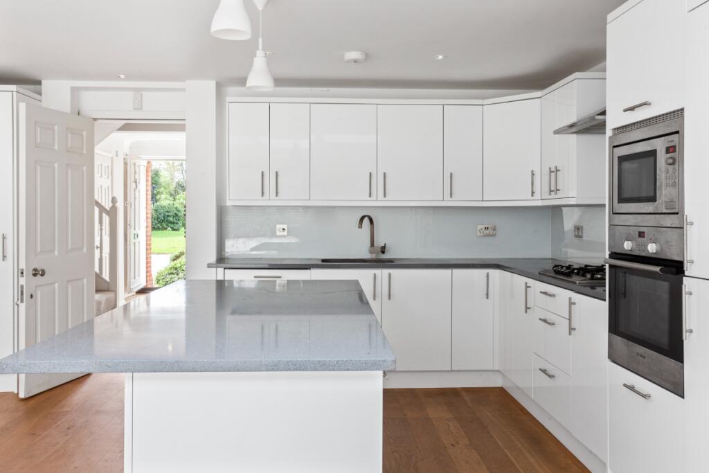 House in Slough - View 4